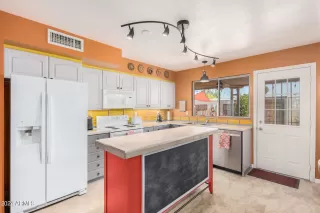 Photo #6: 6698315 Listing 