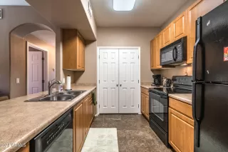 Photo #5: 6698380 Listing