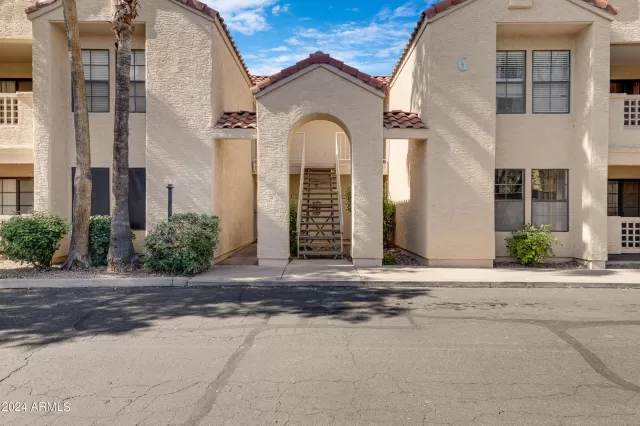 MLS: 6698914 Condo For Sale