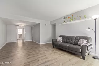 Photo #2: 6699117 Listing