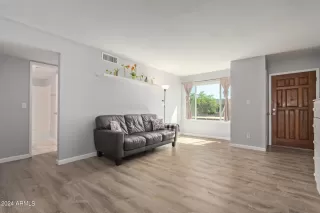 Photo #3: 6699117 Listing