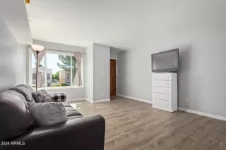 Photo #4: 6699117 Listing