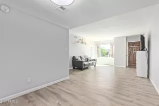 Photo #5: 6699117 Listing