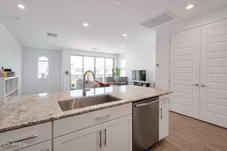 Photo #5: 6699194 Listing