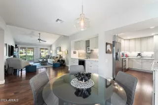 Photo #6: 6699478 Listing