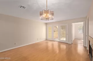 Photo #5: 6700375 Listing