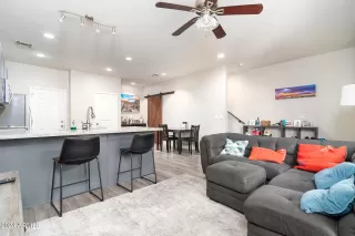 Photo #6: 6701059 Listing