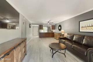 Photo #5: 6701902 Listing