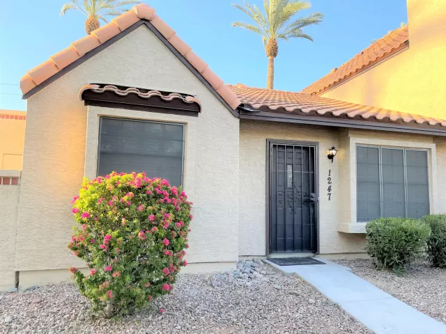 MLS: 6702205 Condo For Sale