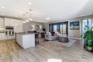 Photo #3: 6702697 Listing