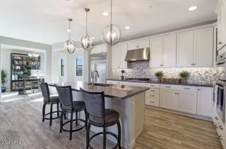 Photo #5: 6702697 Listing