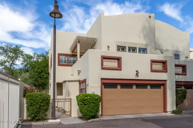 MLS: 6703376 Condo For Sale