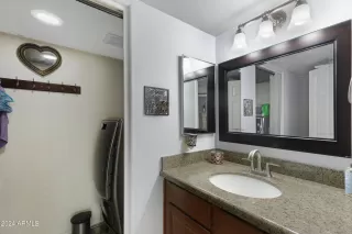 Photo #5: 6703426 Listing