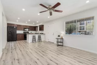 Photo #5: 6703578 Listing