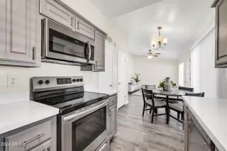 Photo #4: 6703626 Listing