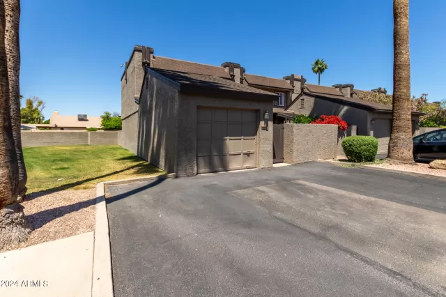 MLS: 6703742 Condo For Sale