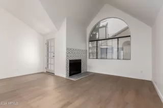 Photo #5: 6703799 Listing