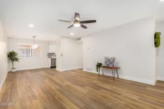 Photo #6: 6704156 Listing