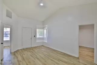 Photo #5: 6704204 Listing