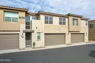 Photo #5: 6704500 Listing 