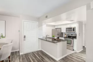 Photo #5: 6704738 Listing 