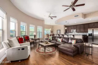 Photo #5: 6704900 Listing 