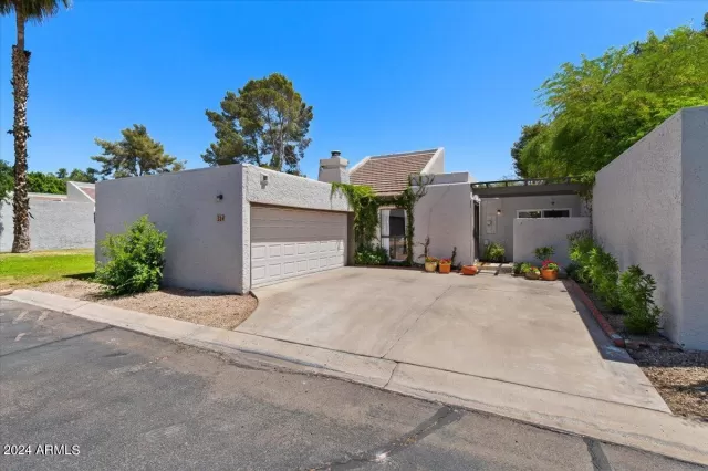 MLS: 6705040 Condo For Sale