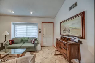 Photo #5: 6705060 Listing