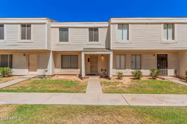 MLS: 6705384 Condo For Sale