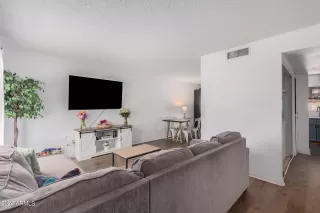 Photo #6: 6705384 Listing