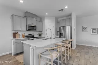Photo #6: 6705518 Listing