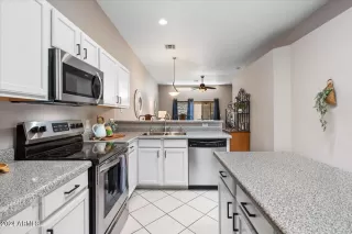 Photo #5: 6705699 Listing