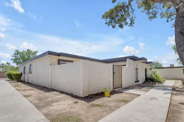 MLS: 6705745 Condo For Sale