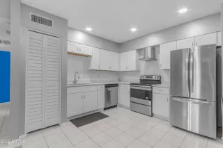 Photo #5: 6705745 Listing