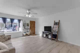 Photo #6: 6705986 Listing