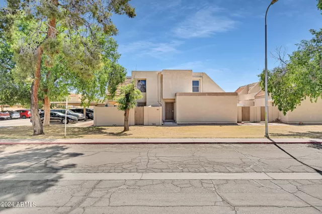 MLS: 6706338 Condo For Sale