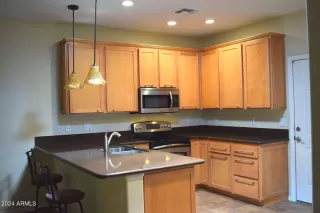 Photo #5: 6706976 Listing