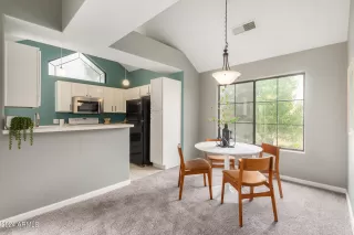 Photo #6: 6708801 Listing