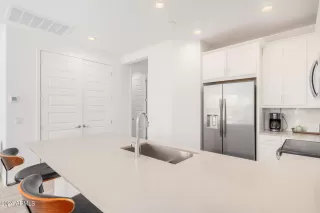 Photo #4: 6708913 Listing