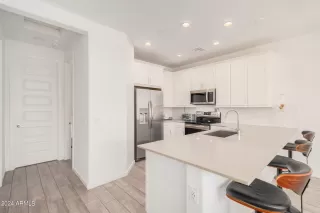 Photo #5: 6708913 Listing