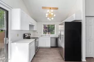 Photo #2: 6709926 Listing