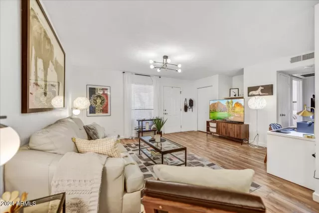 MLS: 6710142 Condo For Sale