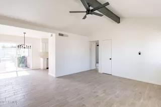 Photo #6: 6710379 Listing