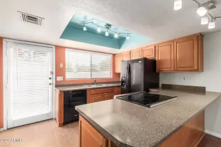 Photo #3: 6710765 Listing