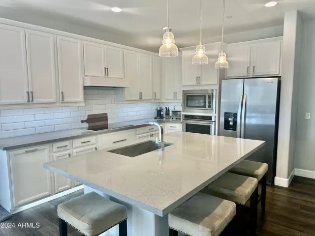 MLS: 6711548 Condo For Sale