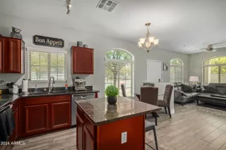 Photo #5: 6711995 Listing