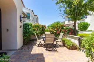 Photo #2: 6712404 Listing