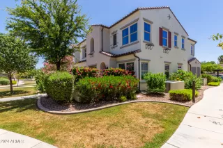 Photo #5: 6712404 Listing