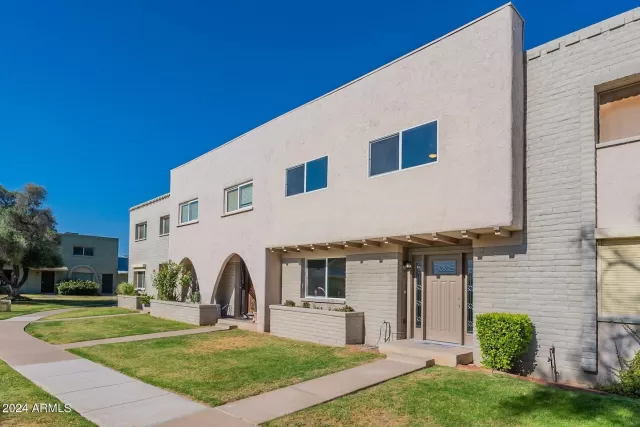 MLS: 6712493 Condo For Sale