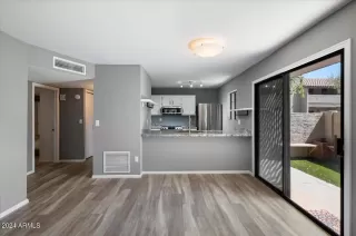 Photo #4: 6712645 Listing